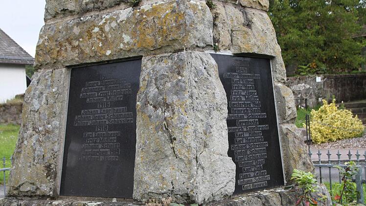 Kriegerdenkmal in Weißenbach Foto: Ulrike Müller