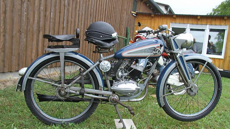 Die antiken Zweiradschätzchen ziehen immer wieder die Blicke auf sich. Foto: Sonja Adam