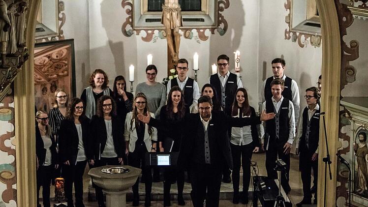 Reichlich Beifall gab es für das Konzert des Jugendchors Vocalholics in der Kirche St. Johannis in Rödental.Foto: Jochen Berger