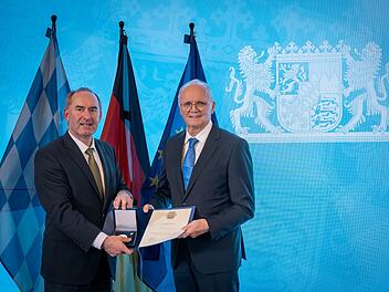 Aiwanger verleiht Staatsmedaille: Sechs fränkische Persönlichkeiten ausgezeichnet