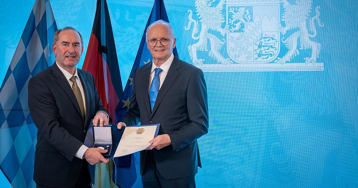 6-fr-nkische-Unternehmer-erhalten-Staatsmedaille-gro-es-Lob