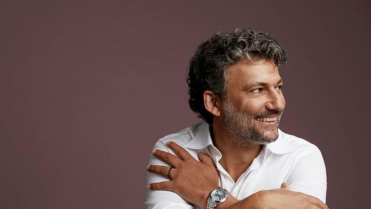 Arana di Verona, Burggarten Wien - und jetzt Berliner Waldb&uuml;hne: Der Tenor Jonas Kaufmann liebt es, unter freiem Himmel zu singen.