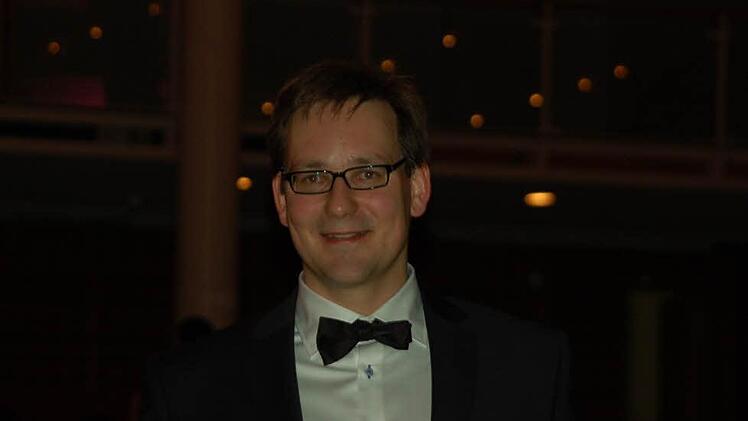 Thore Wojke: "Im Zeitalter von Harlem-Shake gehen viele junge Leute wieder in die Tanzschule, um Gesellschaftstänze zu lernen. Weil dafür keinen Ersatz gibt. Es finde es großartig, dass es im 21. Jahrhundert es noch Tanzbälle gibt."