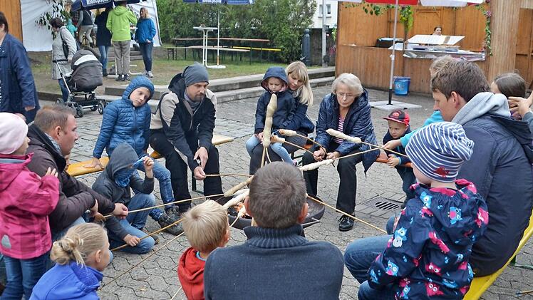 Die Melkendorfer Kinder druften sich ihr Stockbrot selbst brutzeln. Foto: privat