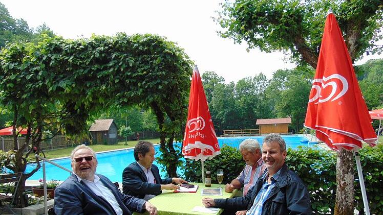 Im Freibad Gräfenberg Foto: Petra Malbrich