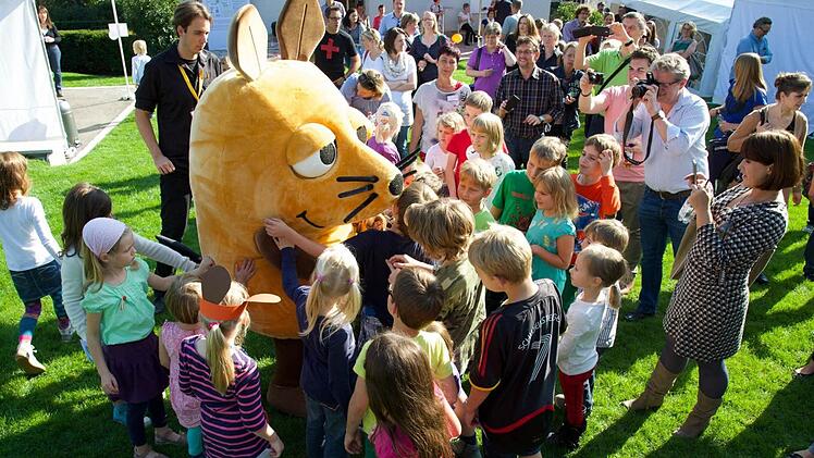 Stets umringt: Die Maus im Brose Kids Club.