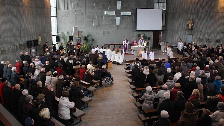 Bilder vom Besuch des Bischofs in Garitz. Fotos: Ralf Ruppert