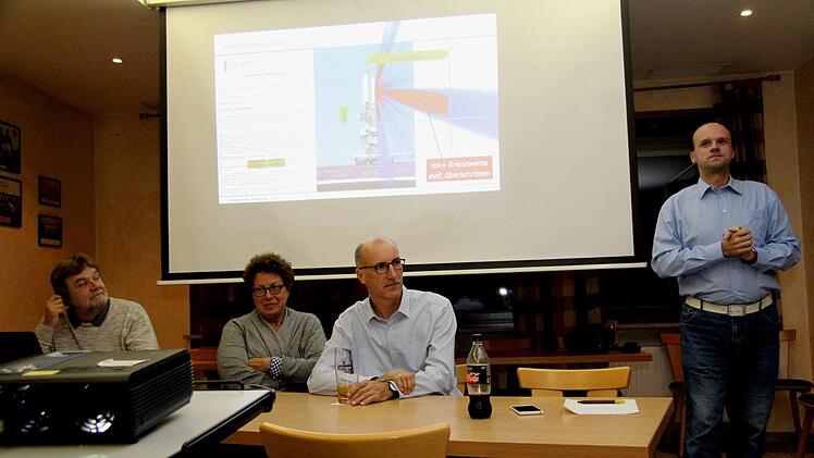 Der Wissenschaftler Thomas Kurz referiert zu den Strahlen.Richard Sänger