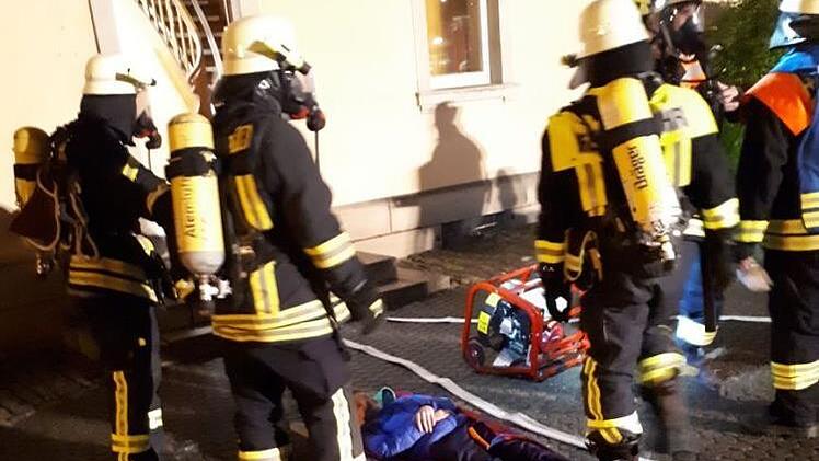 IIn Niederlauer nahmen vier Feuerwehren aus der Region an einer Feuerwehrübung teil. Manfred Mellenthin