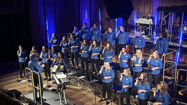 Der Gospelchor kann auch rockig: PraiSing haben auf zwei Konzerten ihr Können bewiesen.
