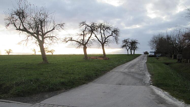 Für das Baugebiet "Am Hahn III", das links des Anwandweges liegt, beschloss der Gemeinderat Aura eine Neufassung.  Foto: Winfried Ehling