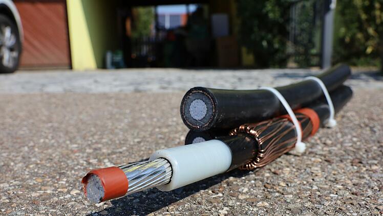 So sieht ein neues 20-Kilovoltkabel aus. Sobald zwei der drei Kabel beschädigt sind, muss die Leitung abgeschaltet werden.