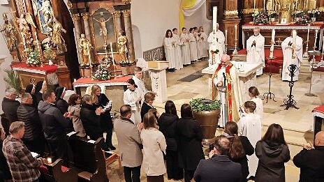 Drei Jugendliche wurden in die katholische Kirche aufgenommen