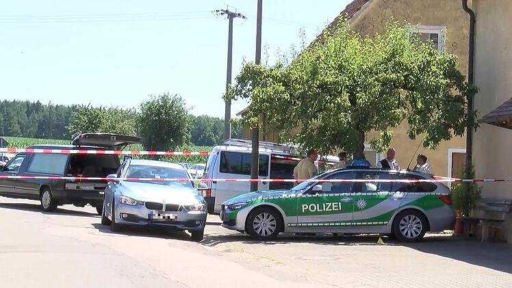 Am Freitagmorgen (10.07.2015) wurden zwei Menschen in Tiefenthal (Landkreis Ansbach) aus einem fahrenden Auto heraus erschossen. Foto: News5 / Fricke