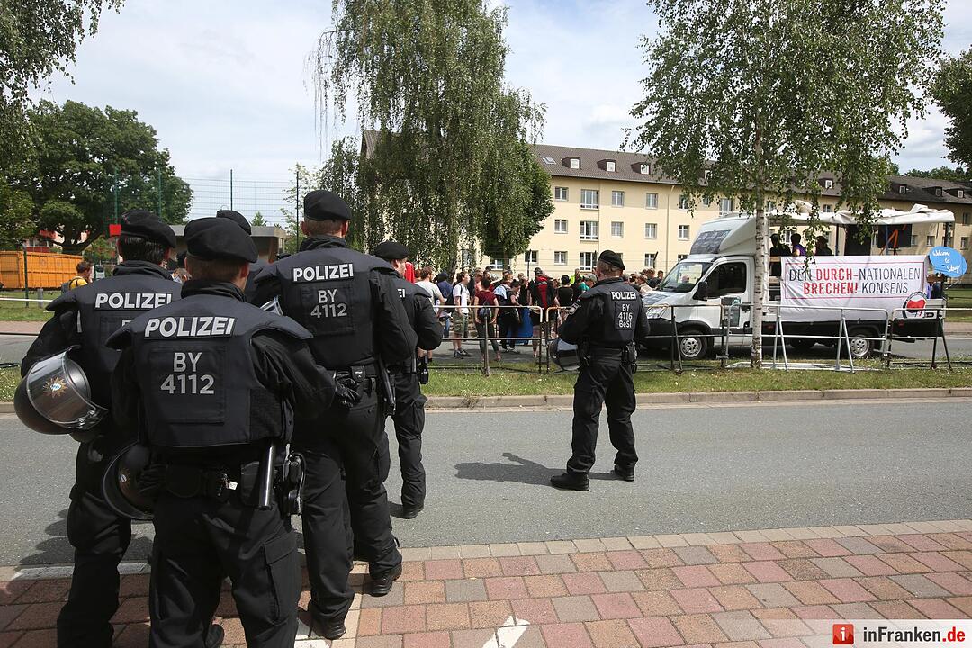 Protestkundgebung vor Bamberger Fluechtlingsheim