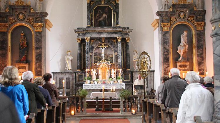 In der Talkirche endete die Wallfahrt mit einem Gottesdienst, der an den 300. Weihetag der Kirche erinnerte. Foto: Heike Beudert