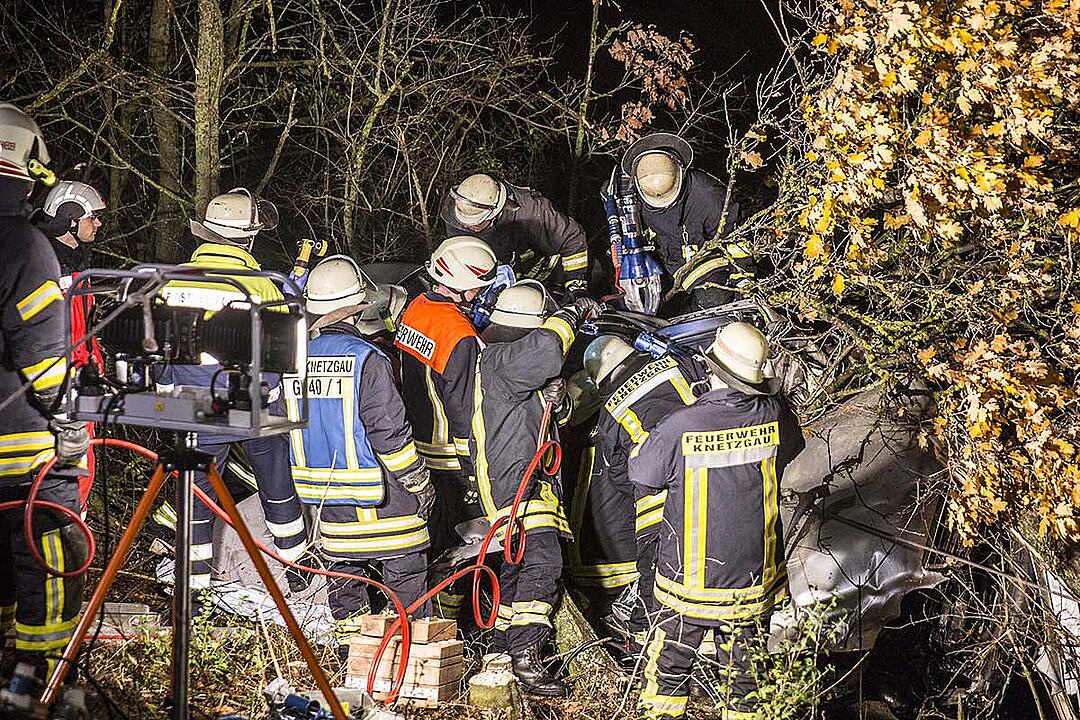 Haßfurt: Fahrer nach Unfall auf der A70 stundenlang eingeklemmt