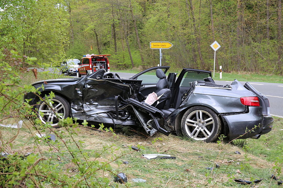 Schwerer Unfall im Landkreis Hof - Hubschraubereinsatz