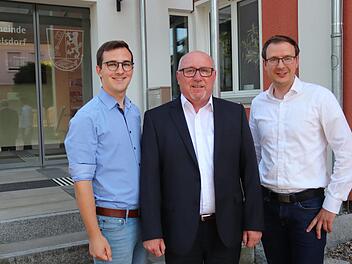 Nico Kauper, Vorsitzender der JU Adelsdorf, Bürgermeisterkandidat Uwe Pöschl und Ortsvorsitzender Matthias Goß (v. l.) Johann Blum