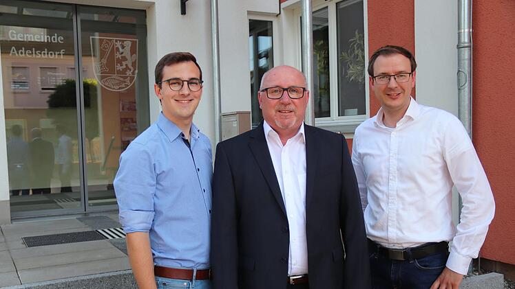 Nico Kauper, Vorsitzender der JU Adelsdorf, Bürgermeisterkandidat Uwe Pöschl und Ortsvorsitzender Matthias Goß (v. l.) Johann Blum