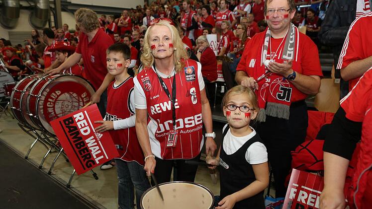 So sieht ein sonntäglicher Familienausflug in die Stechert Arena aus. Foto: Barbara Herbst
