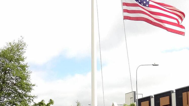 Christian hisst die amerikanische Flagge Foto: privat