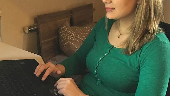 Nadine Burkhardt hat für ihre Arbeit unter anderem 68 Fragebögen ausgewertet. Foto: Johanna Blum