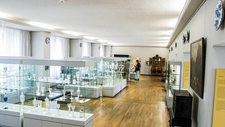 Blick in die Sammlung historischer Gläser auf der Veste Coburg. Ab 8. August wird dieser Bereich geschlossen und umgestaltet.Foto: Jochen Berger