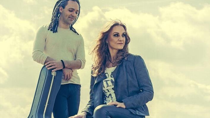 Die beiden "Creativmusiker" Susan Baker und Dennis L&uuml;ddicke werden die Besucher der Werkst&auml;tten St. Joseph in Neuensee am Pflanzentauschtag (5. Mai) bestens unterhalten.  Foto: Stefan Motschenbacher