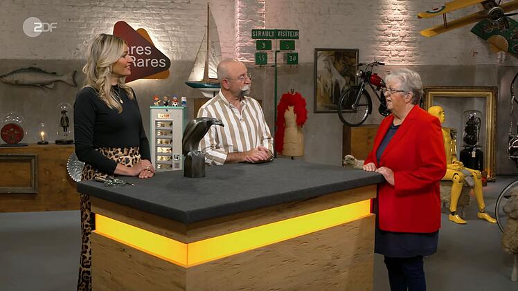 Ingeborg aus Dormagen brachte eine au&szlig;ergew&ouml;hnliche Tierskulptur mit, die sie bereits seit 70 Jahren begleitet.