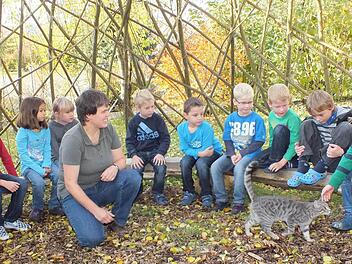 Aus Weiden-Ästen ist das "grüne Klassenzimmer" geformt, in dem die Schüler auch schon Unterricht hatten. Auch dieses Projekt hat dazu beigetragen, den Titel "Umweltschule in Europa" zu verteidigen.  Fotos: Björn Hein
