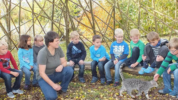 Aus Weiden-Ästen ist das "grüne Klassenzimmer" geformt, in dem die Schüler auch schon Unterricht hatten. Auch dieses Projekt hat dazu beigetragen, den Titel "Umweltschule in Europa" zu verteidigen.  Fotos: Björn Hein