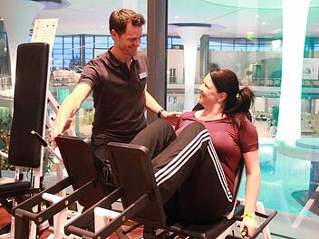 Mit der Hilfe von Holger Klemm und seinem "Moves"-Programm will Bettina Bratke abnehmen - und zwar dauerhaft. Die Saale-Zeitung begleitet sie dabei. Schon jetzt fühlt sie sich fitter und belastbarer. Foto: C.Schmitt