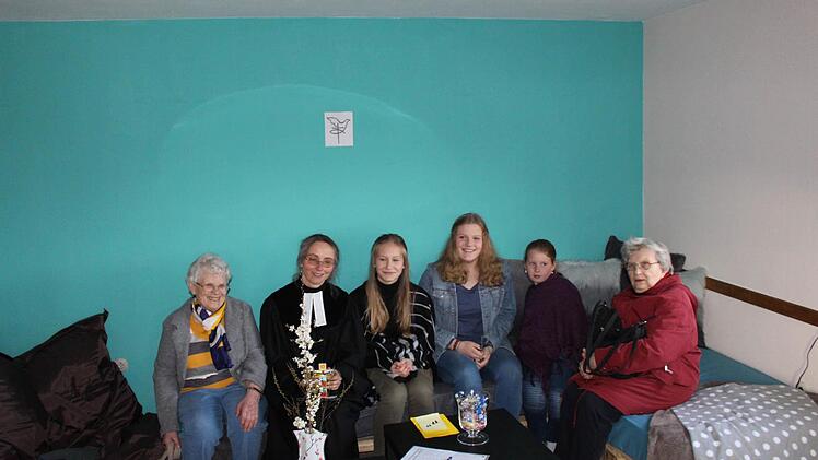 Aus Brandschutzgründen darf das Turmzimmer künftig nur von sechs Jugendlichen gleichzeitig genutzt werden - eine Vorschrift, die auch bei der Besichtigung beachtet wurde. Foto: Sebastian Schmitt-Mathea