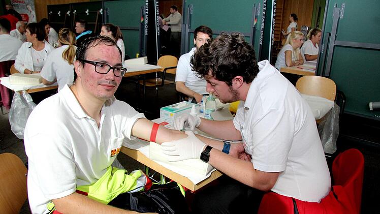 Auch viele Helfer ließen sich typisieren, in der Hoffnung, der passende Spender für Jakob zu sein.