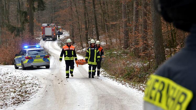 Auf dem vereisten Weg ging nichts mehr.  Fotos: Peter Rauch