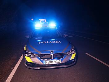 Die Polizei in Mittelfranken verfolgte am Montagabend einen Mann, der auf dem Heimweg von einer Kirchweih war. Der flüchtete zuerst mit dem Auto, später dann zur Fuß vor den Beamten. Symbolfoto: Oßwald/News5