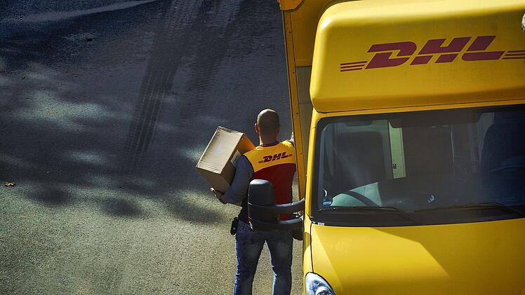 DHL-Bote mit Klettereinlag