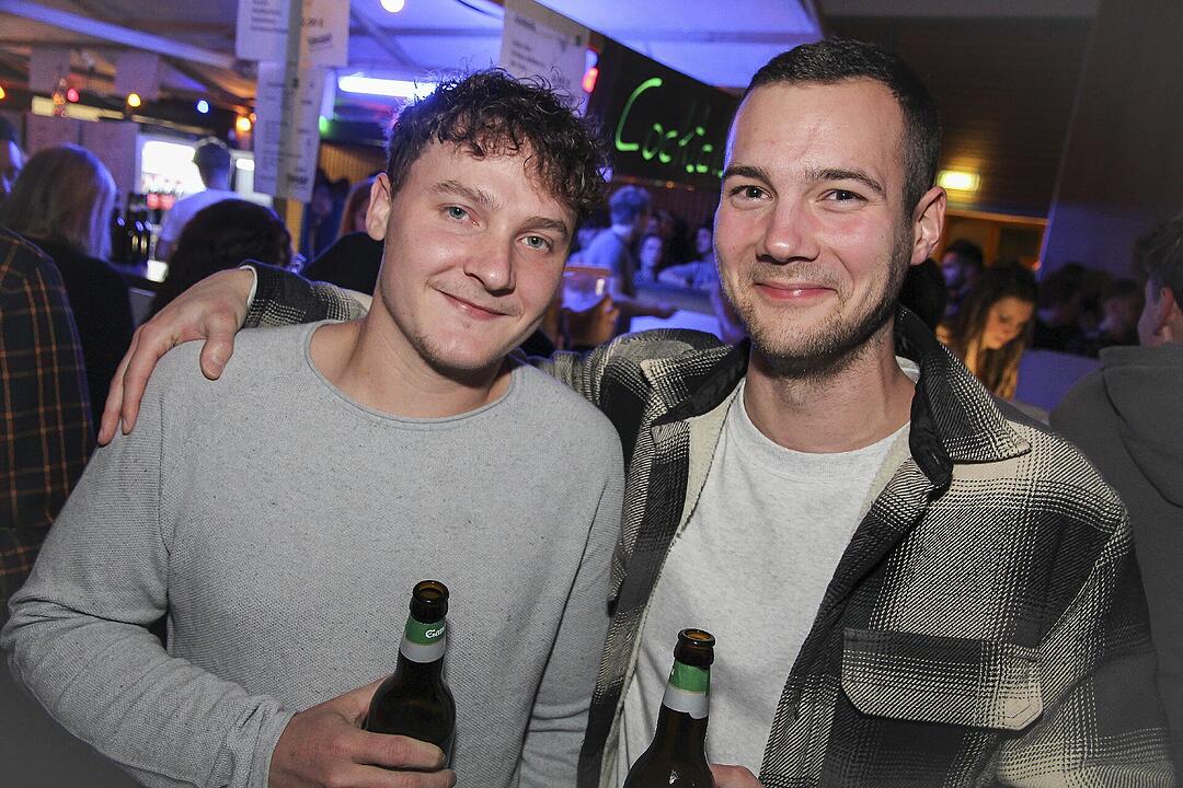 Mit vielen Party-Songs der 80er & 90er und Rock-Pop Klassikern