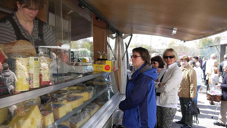 Impressionen vom ersten "Grüber Markttag" Foto: Berthold Köhler