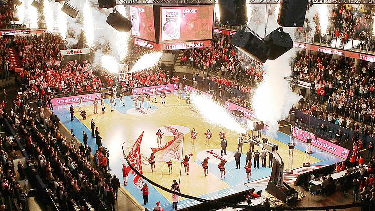 Am 25. Februar 2016 erlebten die Fans aus Freak City ein stimmungsvolles Spektakel in der Nürnberger Arena - am Ende fehlte nur das Happyend: Die Partie gegen Real Madrid wurde mit 86:90 verloren. Foto: Daniel Löb