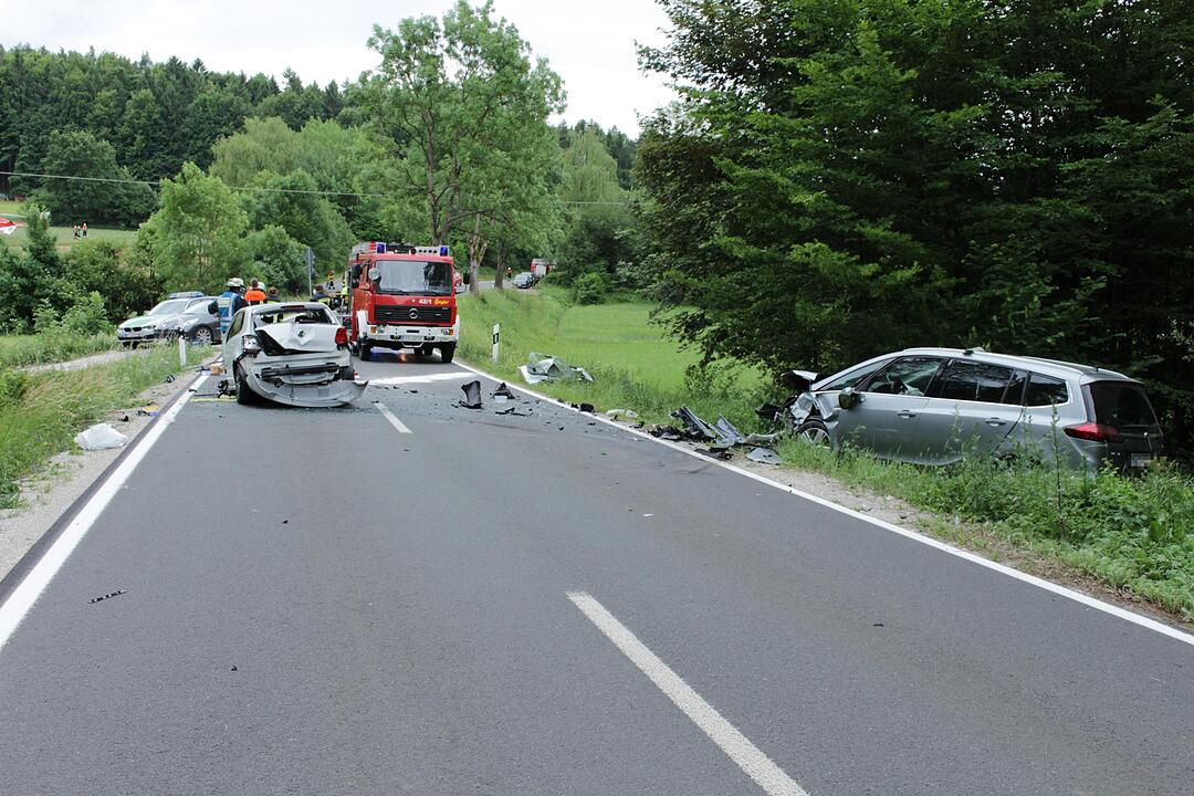 Kreis Forchheim: Autos kollidieren frontal auf B2 bei Betzenstein