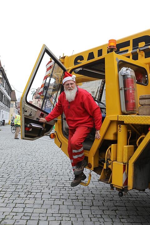 Christbaum kommt aus Schlaifhausen  auf den Forchheimer Rathausplatz