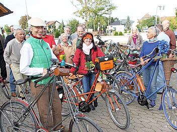 Die Teilnehmer der Fahrt waren prächtig gelaunt. Foto: Mathias Erlwein