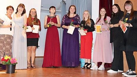 Die Absolventinnen der Fachakademie für Sozialpädagogik wurden verabschiedet.