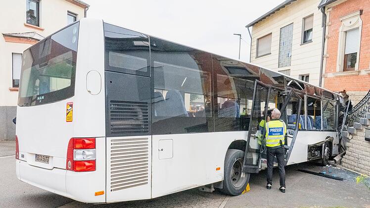 Unfall mit Schulbus