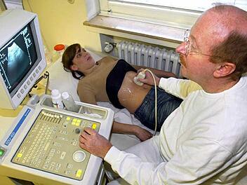 Nur noch einen Frauenarzt gibt es in Rödental - das hat für die Patientinnen zum Teil sehr lange Wartezeiten zur Folge (Symbolfoto). Foto: dpa