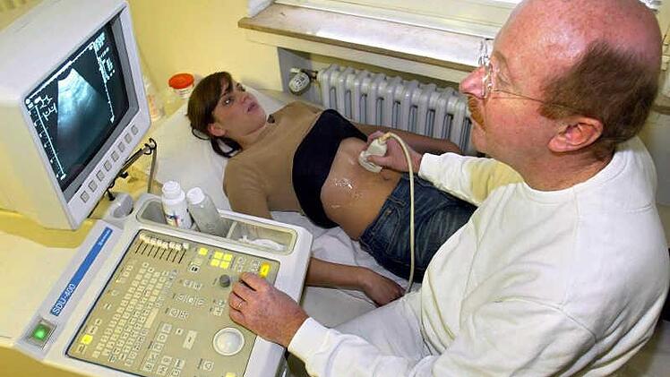 Nur noch einen Frauenarzt gibt es in Rödental - das hat für die Patientinnen zum Teil sehr lange Wartezeiten zur Folge (Symbolfoto). Foto: dpa