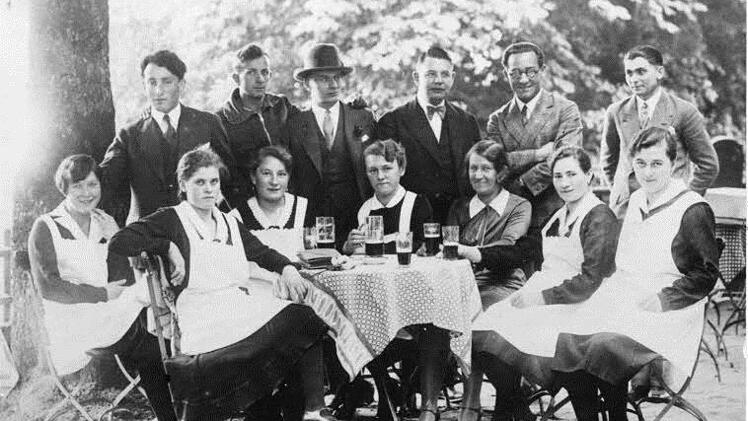 Dieses Foto entstand Anfang des 20. Jahrhunderts. Es zeigt jüdische Kurgäste, darunter Samuel Joseph Agnon. Foto: Sammlung Mence