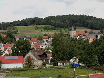 Die Ortskirche St. Matthäus thront über den Häusern von Breitbrunn. Günther Geiling